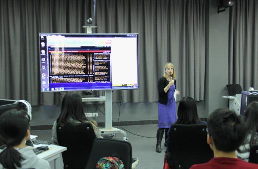 Sheridan Prasso与同学们分享个人经历